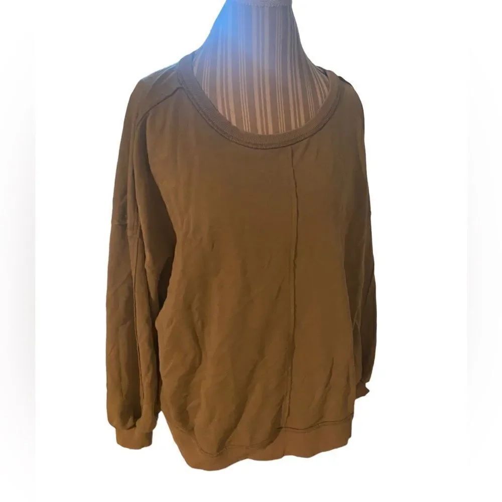 We:some size small super soft top see pics cut out back great condition